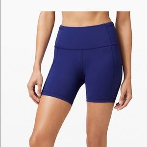 LULULEMON Fast and Free Short 6” Sz 6 Larkspur